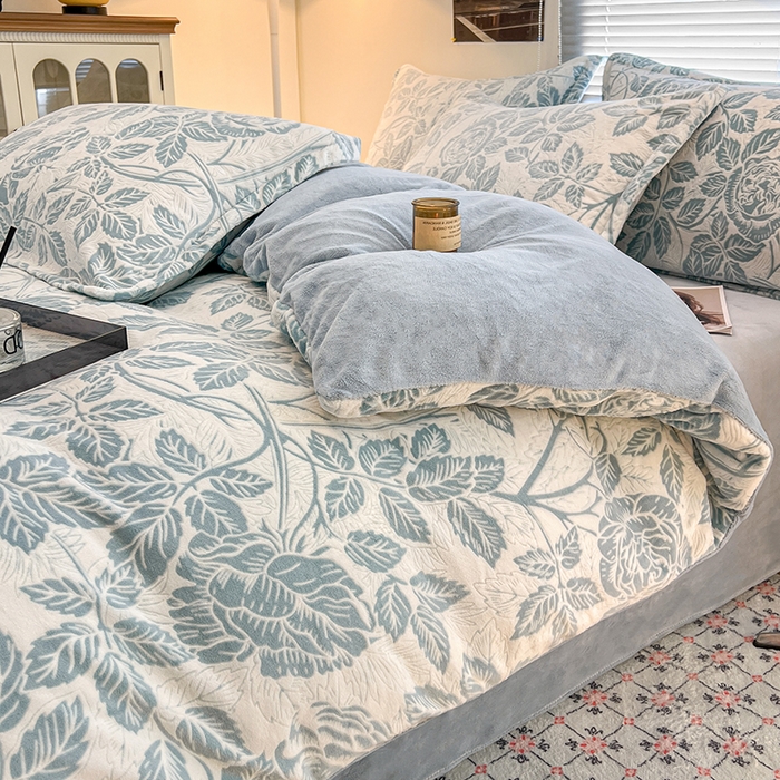 91家纺网 家纺一手货源 找家纺 倾慕家纺 2026新款舒适保暖立体浮雕绒系列四件套 爱意浓蓝