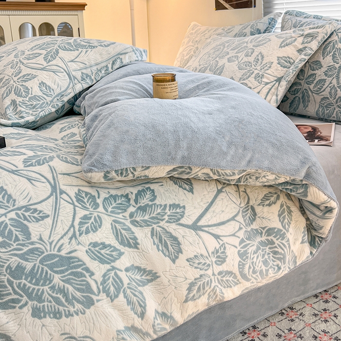 91家纺网 家纺一手货源 找家纺 倾慕家纺 2026新款舒适保暖立体浮雕绒系列四件套 爱意浓蓝