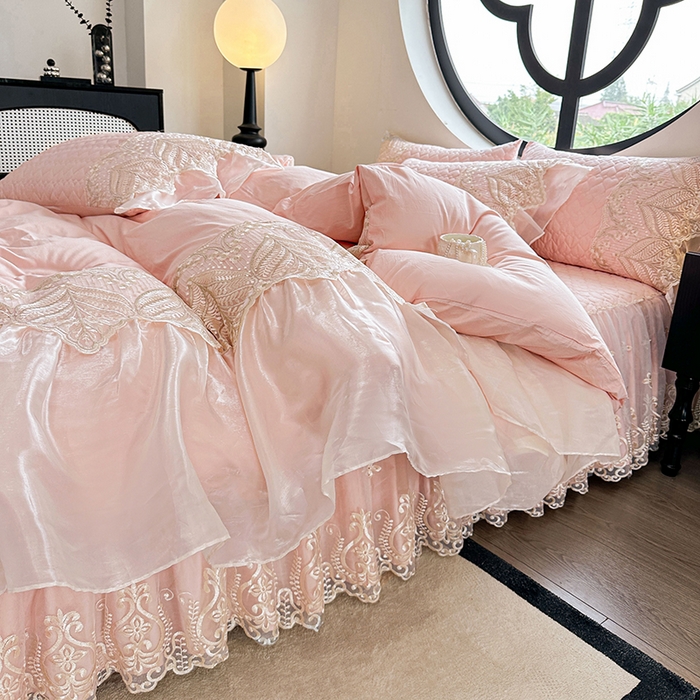 91家纺网 家纺一手货源 找家纺 罗艺轩 2025新款全棉纯棉蕾丝刺绣琉璃床裙四件套（1.5m控价288起、1.8m控价293起、1.8m加大控价303起、1.8*2.2m控价298起、1.8*2.2m加大控价308起、2.0m控价3