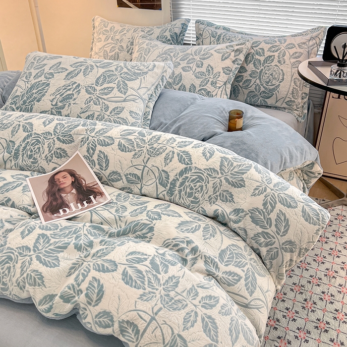 91家纺网 家纺一手货源 找家纺 倾慕家纺 2026新款舒适保暖立体浮雕绒系列四件套 爱意浓蓝