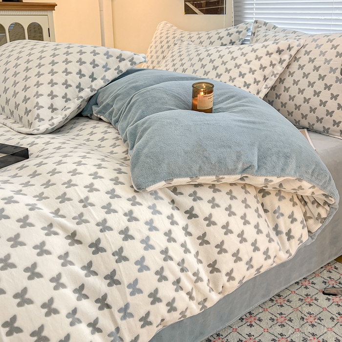 91家纺网 家纺一手货源 找家纺 倾慕家纺 2026新款舒适保暖立体浮雕绒系列四件套 彩蝶蓝