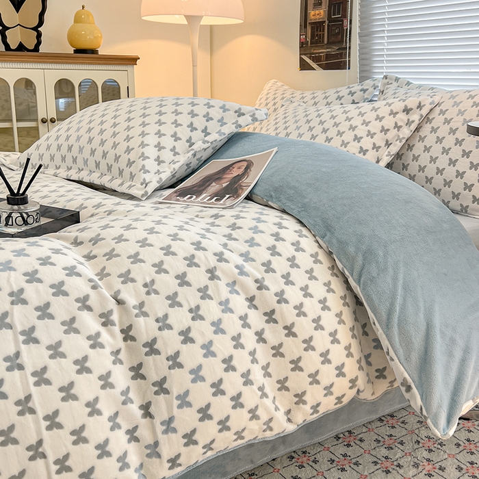 91家纺网 家纺一手货源 找家纺 倾慕家纺 2026新款舒适保暖立体浮雕绒系列四件套 彩蝶蓝