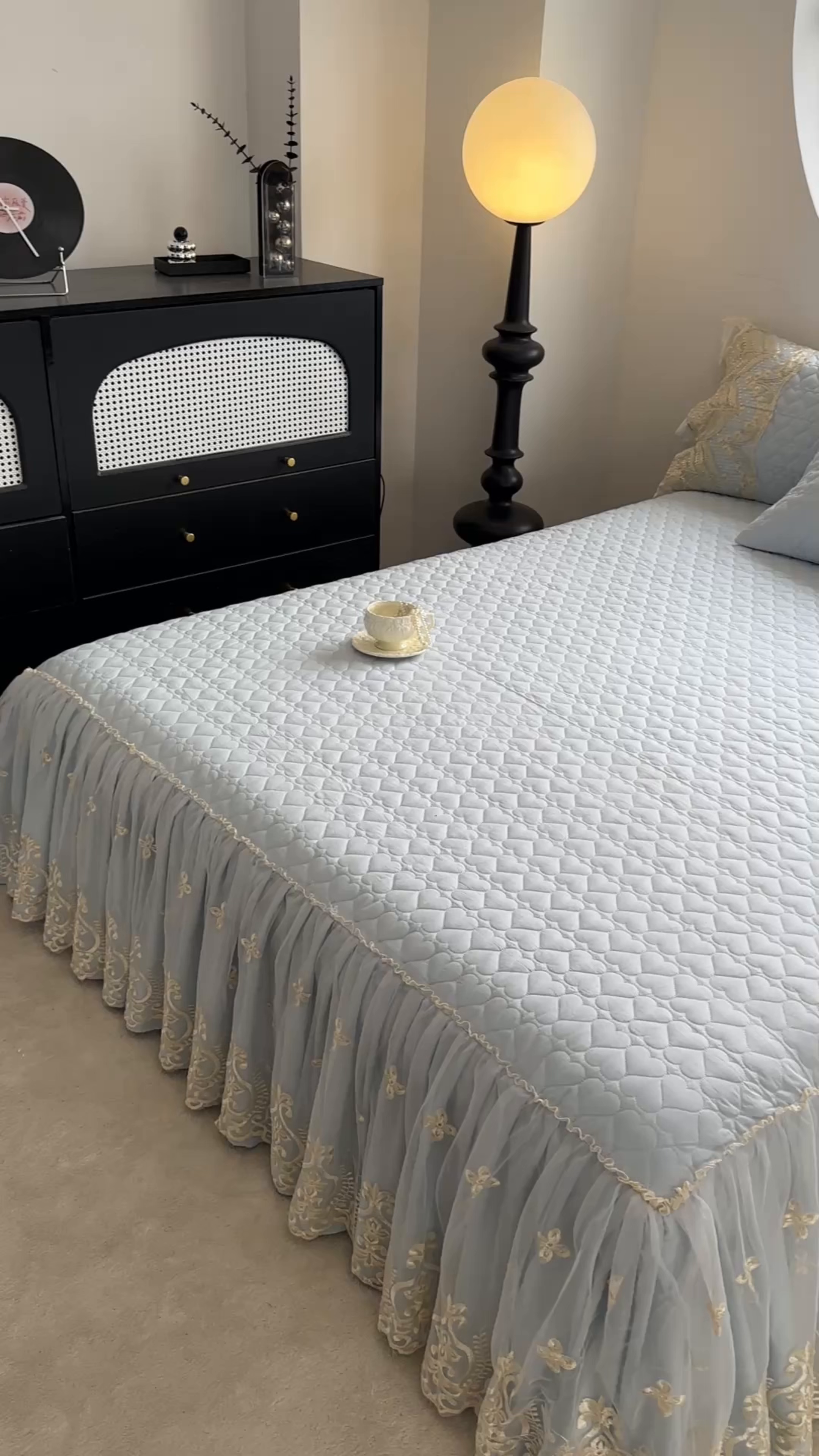 91家纺网 家纺一手货源 找家纺 罗艺轩 2025新款全棉纯棉蕾丝刺绣琉璃单床裙床裙单件（1.5m控价135起、1.8m控价140起、1.8*2.2m控价145起、2.0m控价150起） 琉璃-天蓝