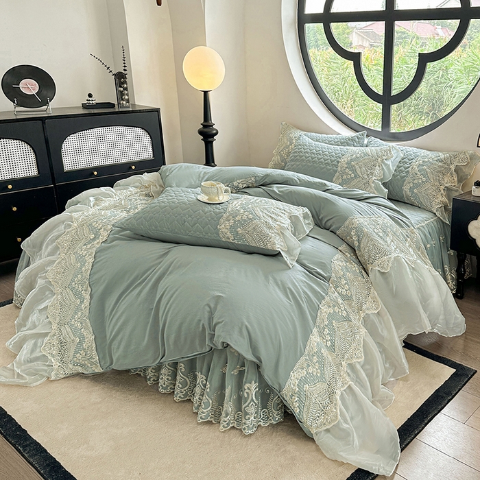 91家纺网 家纺一手货源 找家纺 罗艺轩 2025新款全棉纯棉蕾丝刺绣琉璃床裙四件套（1.5m控价288起、1.8m控价293起、1.8m加大控价303起、1.8*2.2m控价298起、1.8*2.2m加大控价308起、2.0m控价3