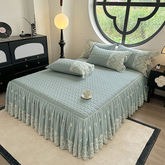 91家纺网 家纺一手货源 找家纺 罗艺轩 2025新款全棉纯棉蕾丝刺绣琉璃床裙四件套（1.5m控价288起、1.8m控价293起、1.8m加大控价303起、1.8*2.2m控价298起、1.8*2.2m加大控价308起、2.0m控价3