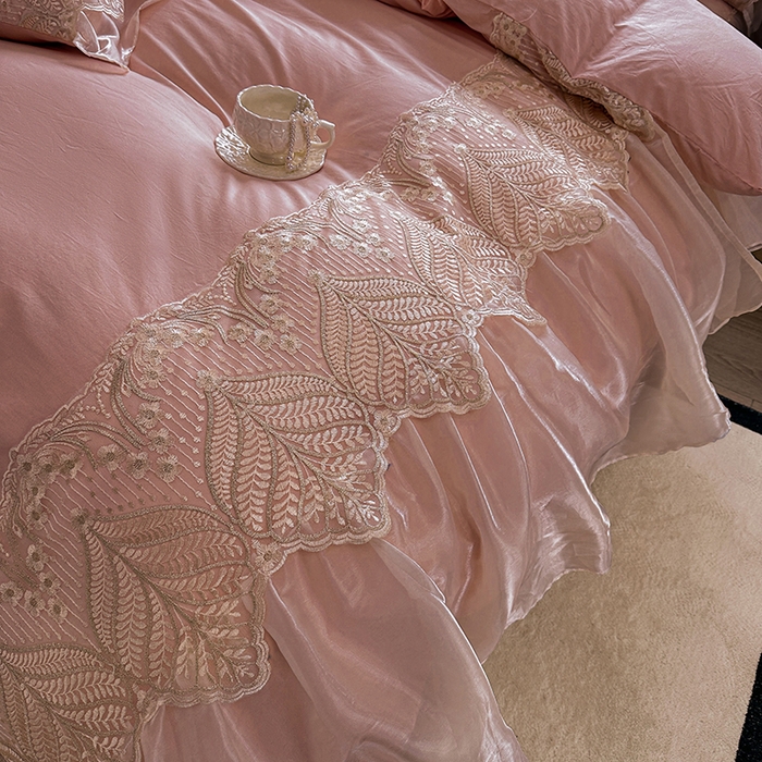 91家纺网 家纺一手货源 找家纺 罗艺轩 2025新款全棉纯棉蕾丝刺绣琉璃床裙四件套（1.5m控价288起、1.8m控价293起、1.8m加大控价303起、1.8*2.2m控价298起、1.8*2.2m加大控价308起、2.0m控价3