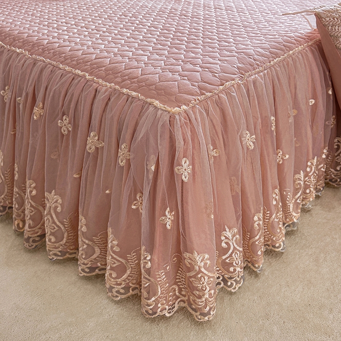 91家纺网 家纺一手货源 找家纺 罗艺轩 2025新款全棉纯棉蕾丝刺绣琉璃床裙四件套（1.5m控价288起、1.8m控价293起、1.8m加大控价303起、1.8*2.2m控价298起、1.8*2.2m加大控价308起、2.0m控价3