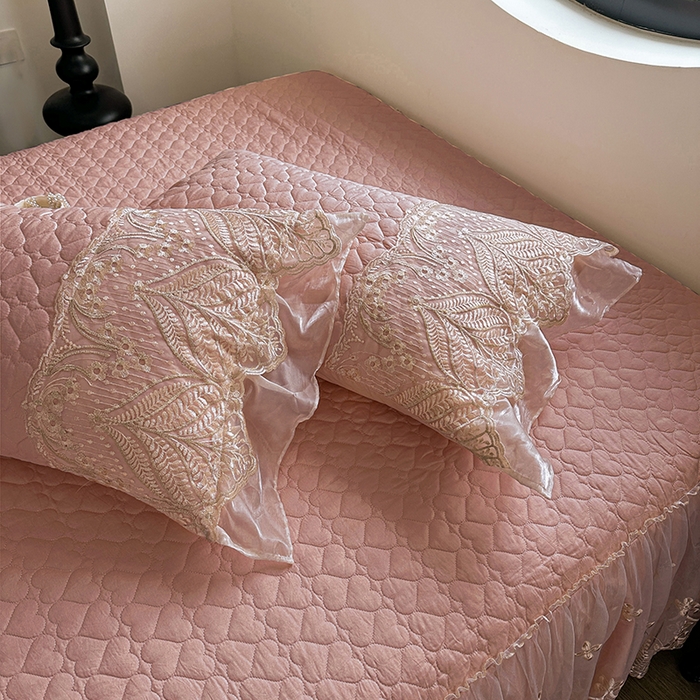 91家纺网 家纺一手货源 找家纺 罗艺轩 2025新款全棉纯棉蕾丝刺绣琉璃床裙四件套（1.5m控价288起、1.8m控价293起、1.8m加大控价303起、1.8*2.2m控价298起、1.8*2.2m加大控价308起、2.0m控价3