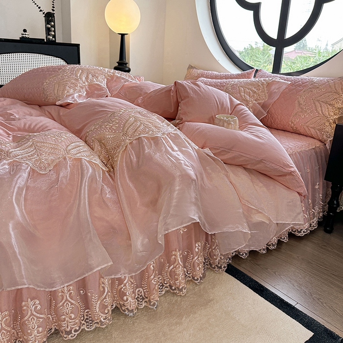 91家纺网 家纺一手货源 找家纺 罗艺轩 2025新款全棉纯棉蕾丝刺绣琉璃床裙四件套（1.5m控价288起、1.8m控价293起、1.8m加大控价303起、1.8*2.2m控价298起、1.8*2.2m加大控价308起、2.0m控价3