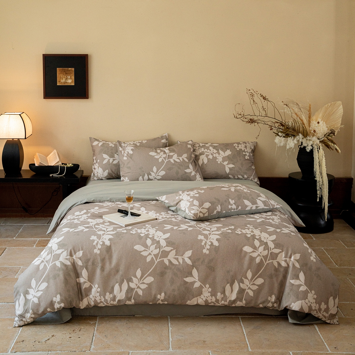 91家纺网 家纺一手货源 找家纺 禾时 2025新款全棉贡缎磨毛数码印花四件套 池影-灰