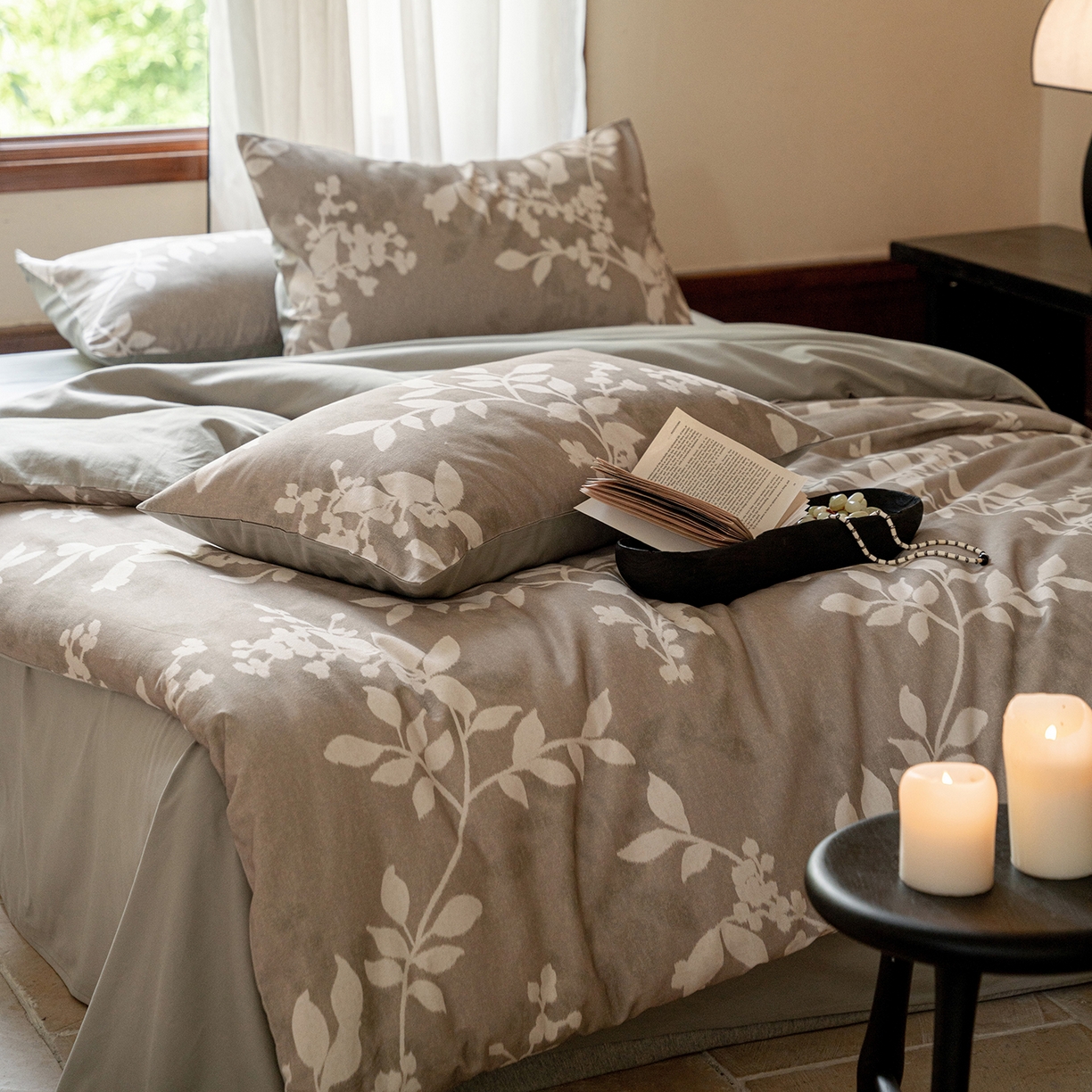 91家纺网 家纺一手货源 找家纺 禾时 2025新款全棉贡缎磨毛数码印花四件套 池影-灰