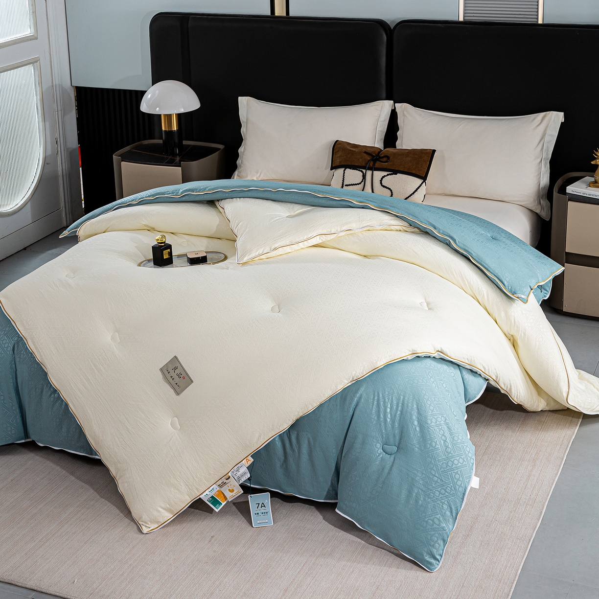 91家纺网 家纺一手货源 找家纺 欢乐季  2025新款7A抗菌豆荚格大豆子母被（可以开发票—专票8个点） 白+蓝