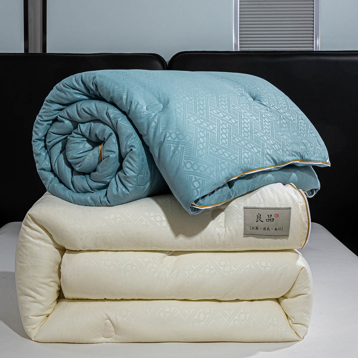 91家纺网 家纺一手货源 找家纺 欢乐季  2025新款7A抗菌豆荚格大豆子母被（可以开发票—专票8个点） 白+蓝