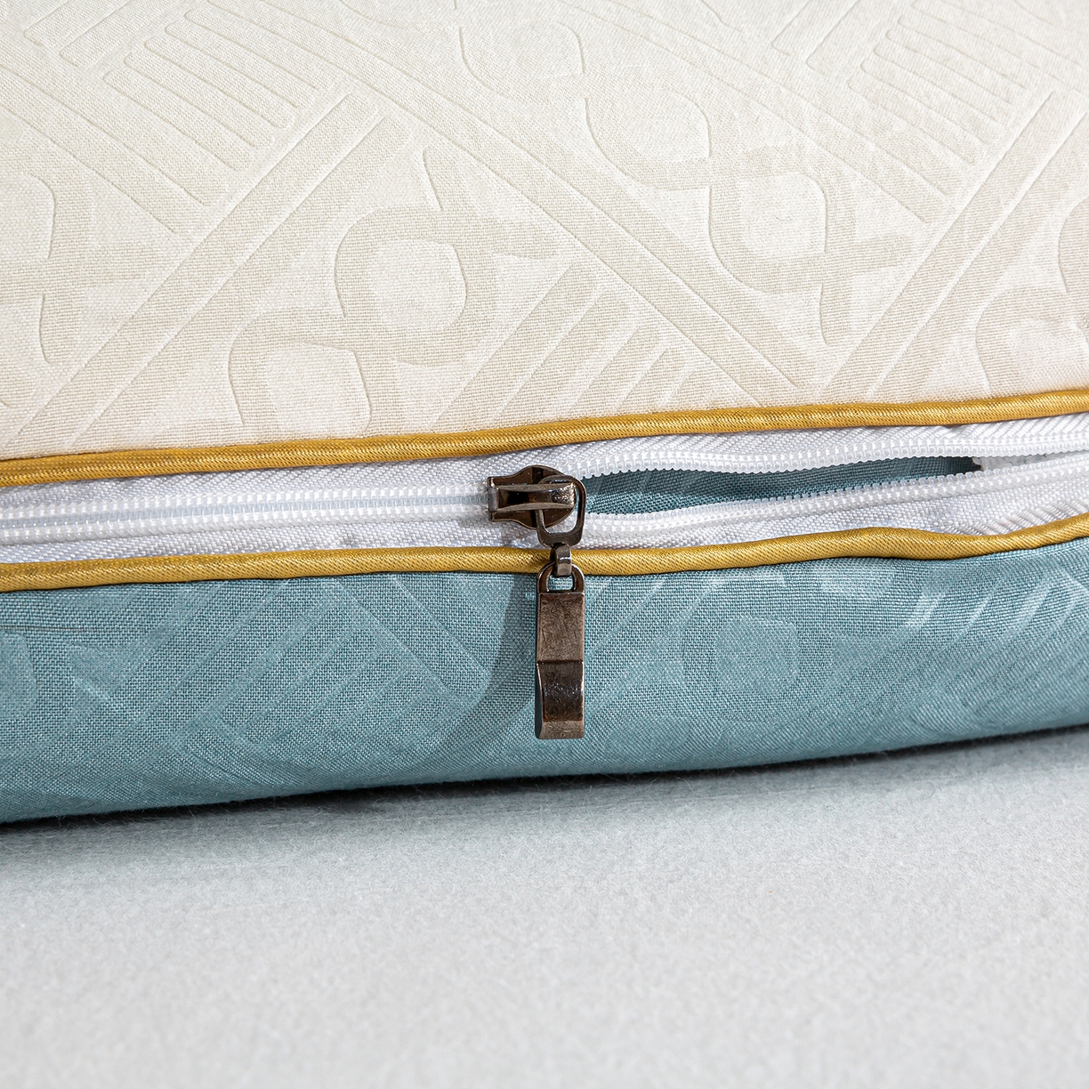 91家纺网 家纺一手货源 找家纺 欢乐季  2025新款7A抗菌豆荚格大豆子母被（可以开发票—专票8个点） 白+蓝