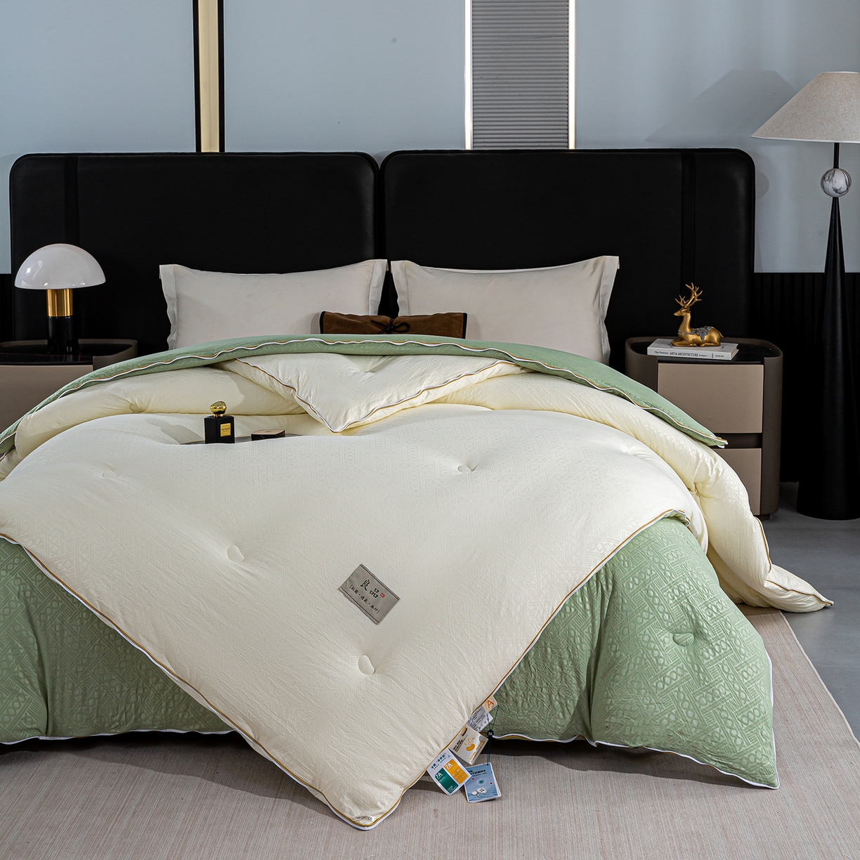 91家纺网 家纺一手货源 找家纺 欢乐季  2025新款7A抗菌豆荚格大豆子母被（可以开发票—专票8个点） 白+绿