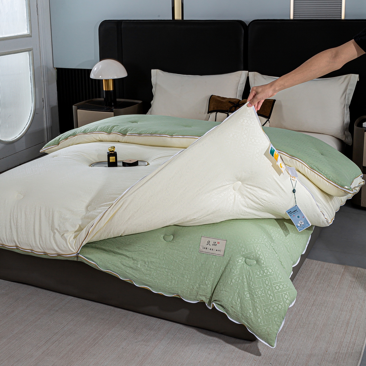 91家纺网 家纺一手货源 找家纺 欢乐季  2025新款7A抗菌豆荚格大豆子母被（可以开发票—专票8个点） 白+绿