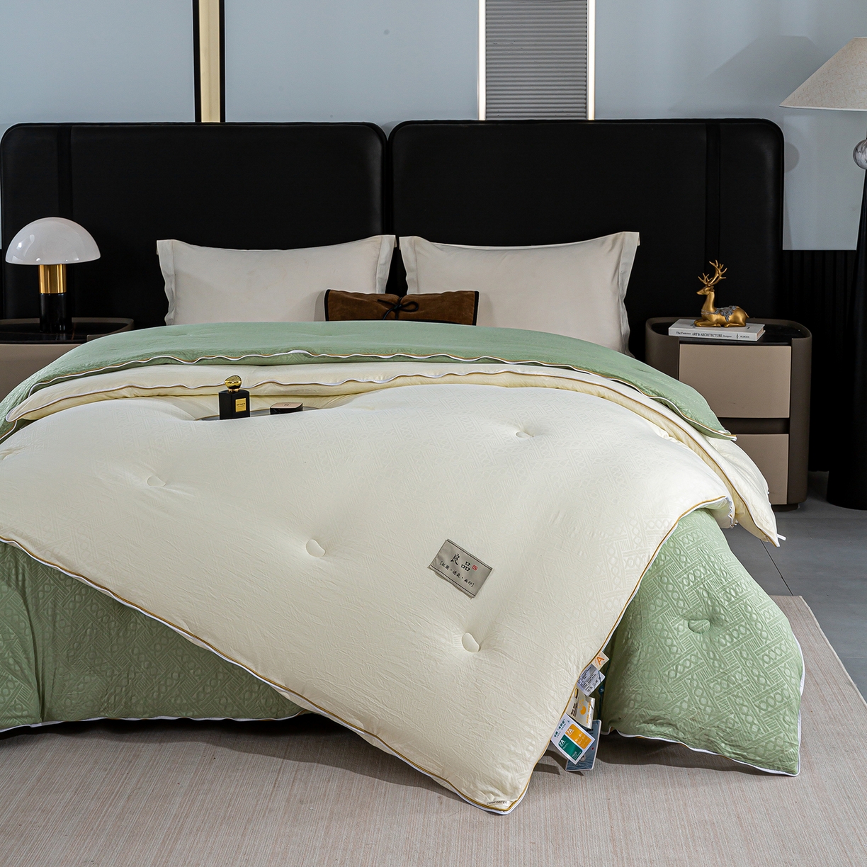 91家纺网 家纺一手货源 找家纺 欢乐季  2025新款7A抗菌豆荚格大豆子母被（可以开发票—专票8个点） 白+绿