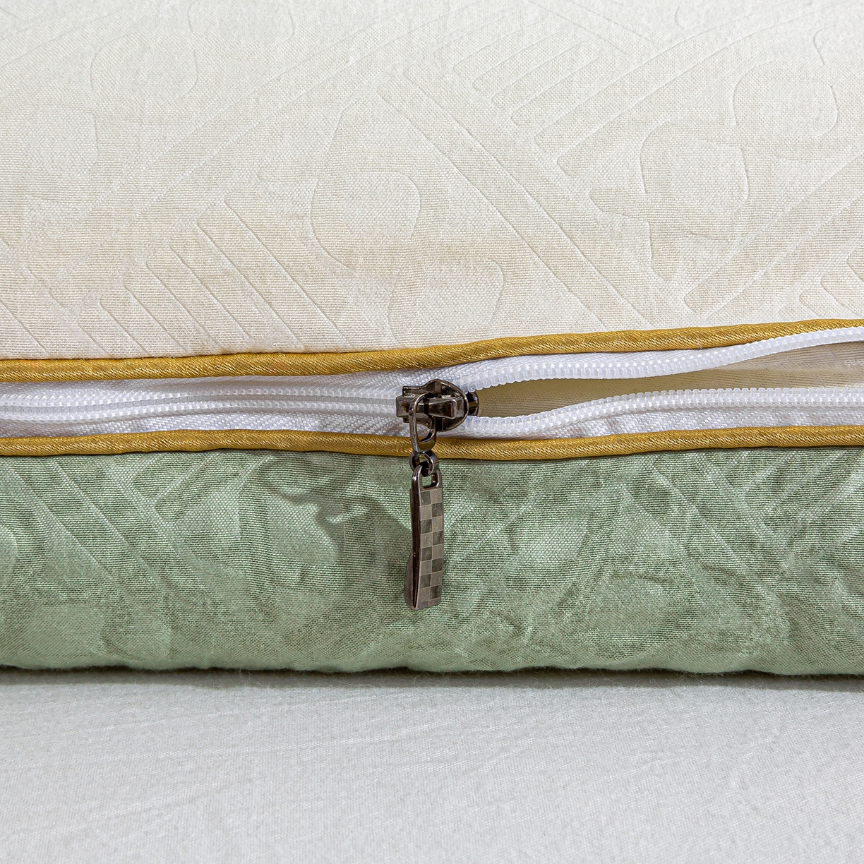 91家纺网 家纺一手货源 找家纺 欢乐季  2025新款7A抗菌豆荚格大豆子母被（可以开发票—专票8个点） 白+绿