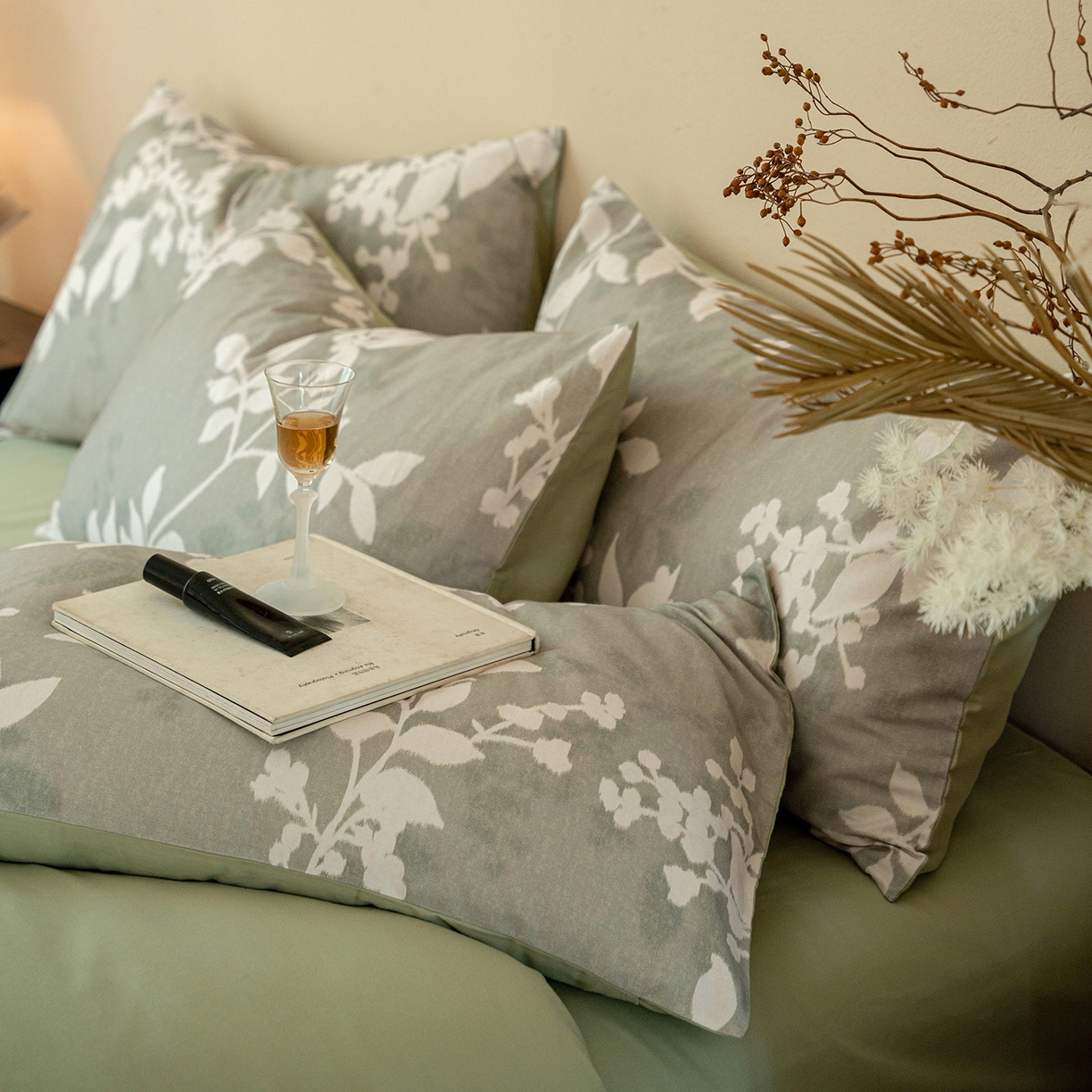 91家纺网 家纺一手货源 找家纺 禾时 2025新款全棉贡缎磨毛数码印花四件套 池影-绿