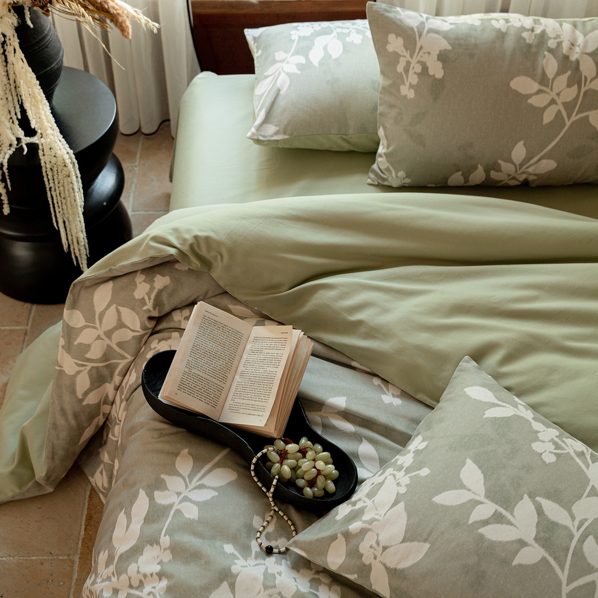 91家纺网 家纺一手货源 找家纺 禾时 2025新款全棉贡缎磨毛数码印花四件套 池影-绿