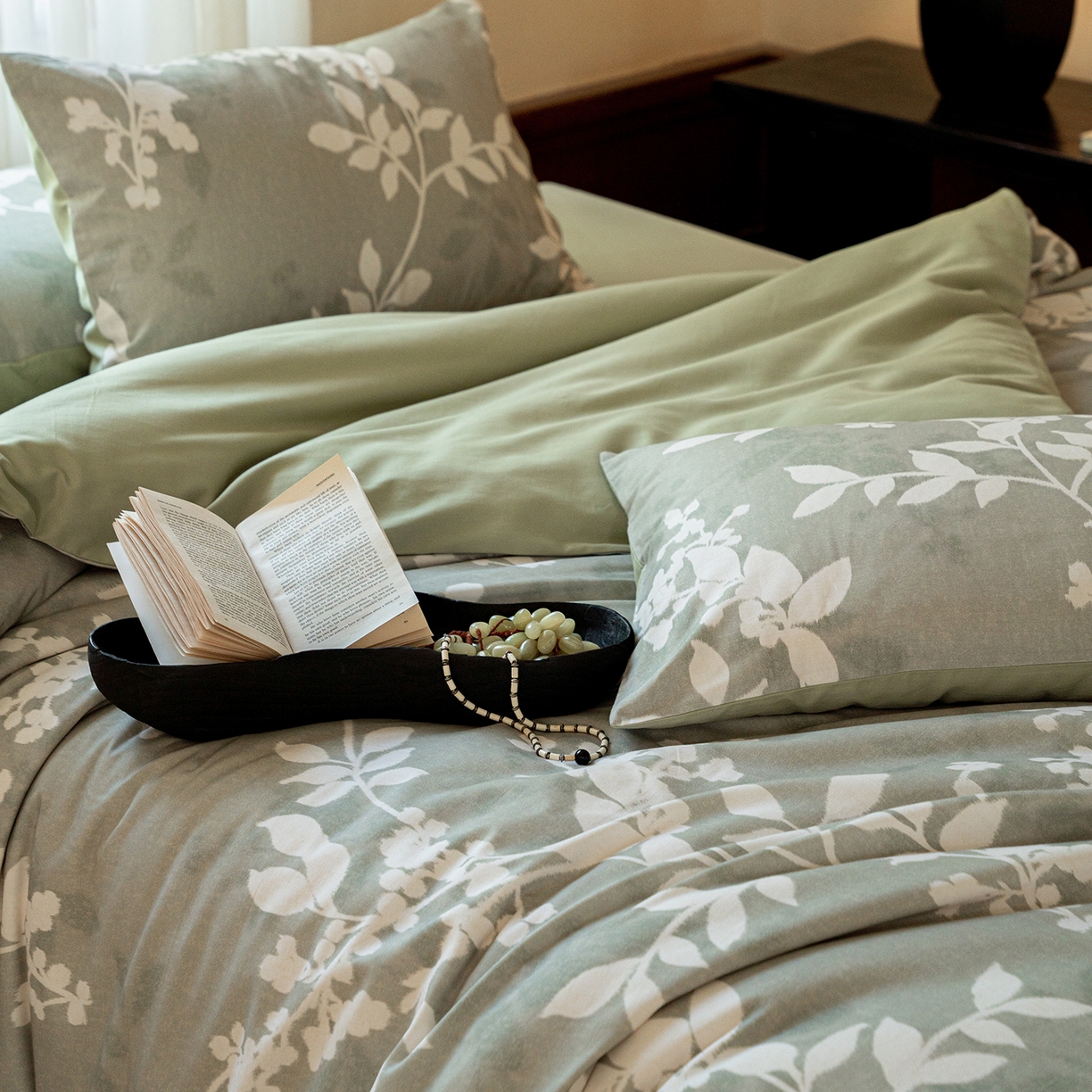 91家纺网 家纺一手货源 找家纺 禾时 2025新款全棉贡缎磨毛数码印花四件套 池影-绿