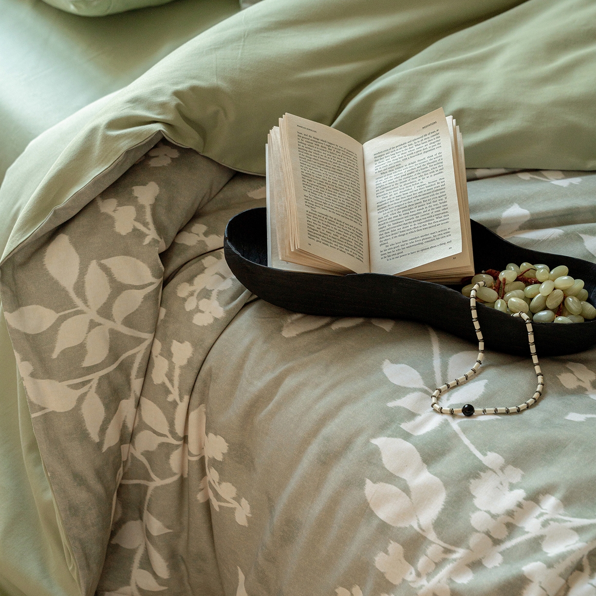 91家纺网 家纺一手货源 找家纺 禾时 2025新款全棉贡缎磨毛数码印花四件套 池影-绿