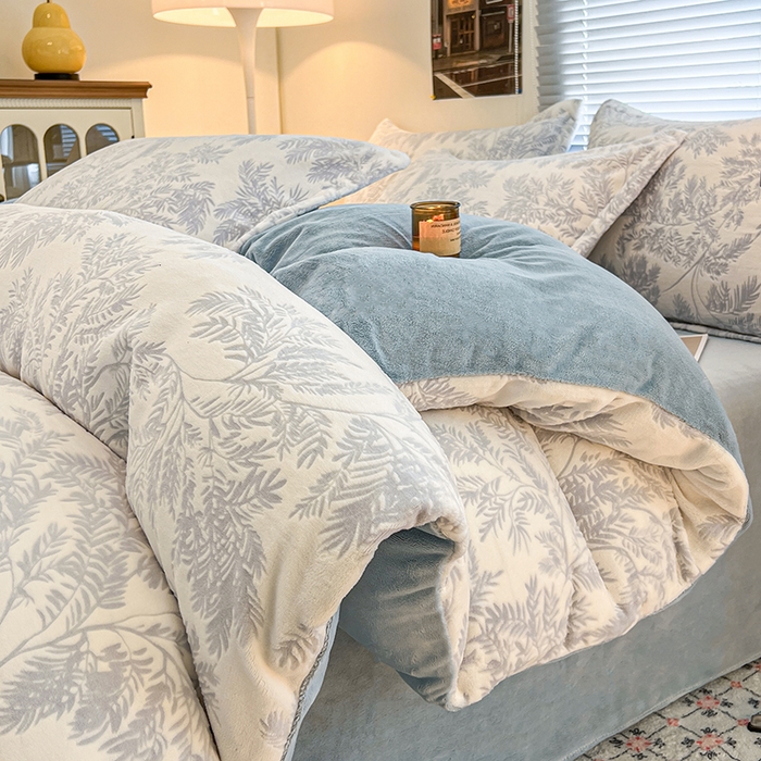 91家纺网 家纺一手货源 找家纺 倾慕家纺 2026新款舒适保暖立体浮雕绒系列四件套 乐枝蓝