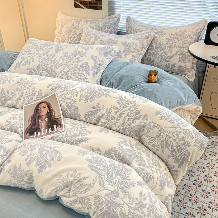 91家纺网 家纺一手货源 找家纺 倾慕家纺 2026新款舒适保暖立体浮雕绒系列四件套 乐枝蓝