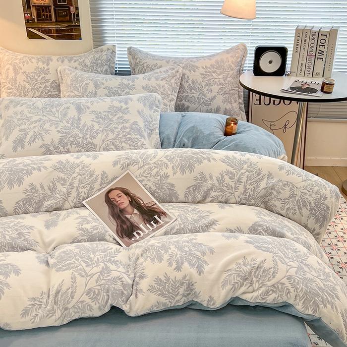 91家纺网 家纺一手货源 找家纺 倾慕家纺 2026新款舒适保暖立体浮雕绒系列四件套 乐枝蓝