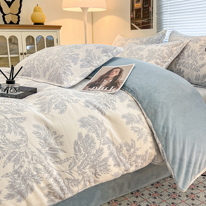 91家纺网 家纺一手货源 找家纺 倾慕家纺 2026新款舒适保暖立体浮雕绒系列四件套 乐枝蓝