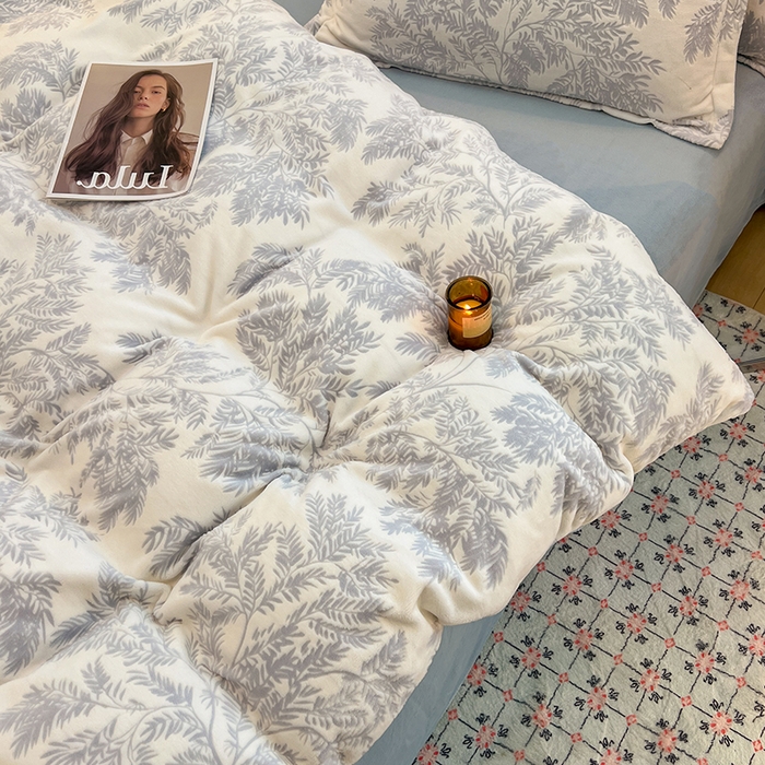 91家纺网 家纺一手货源 找家纺 倾慕家纺 2026新款舒适保暖立体浮雕绒系列四件套 乐枝蓝