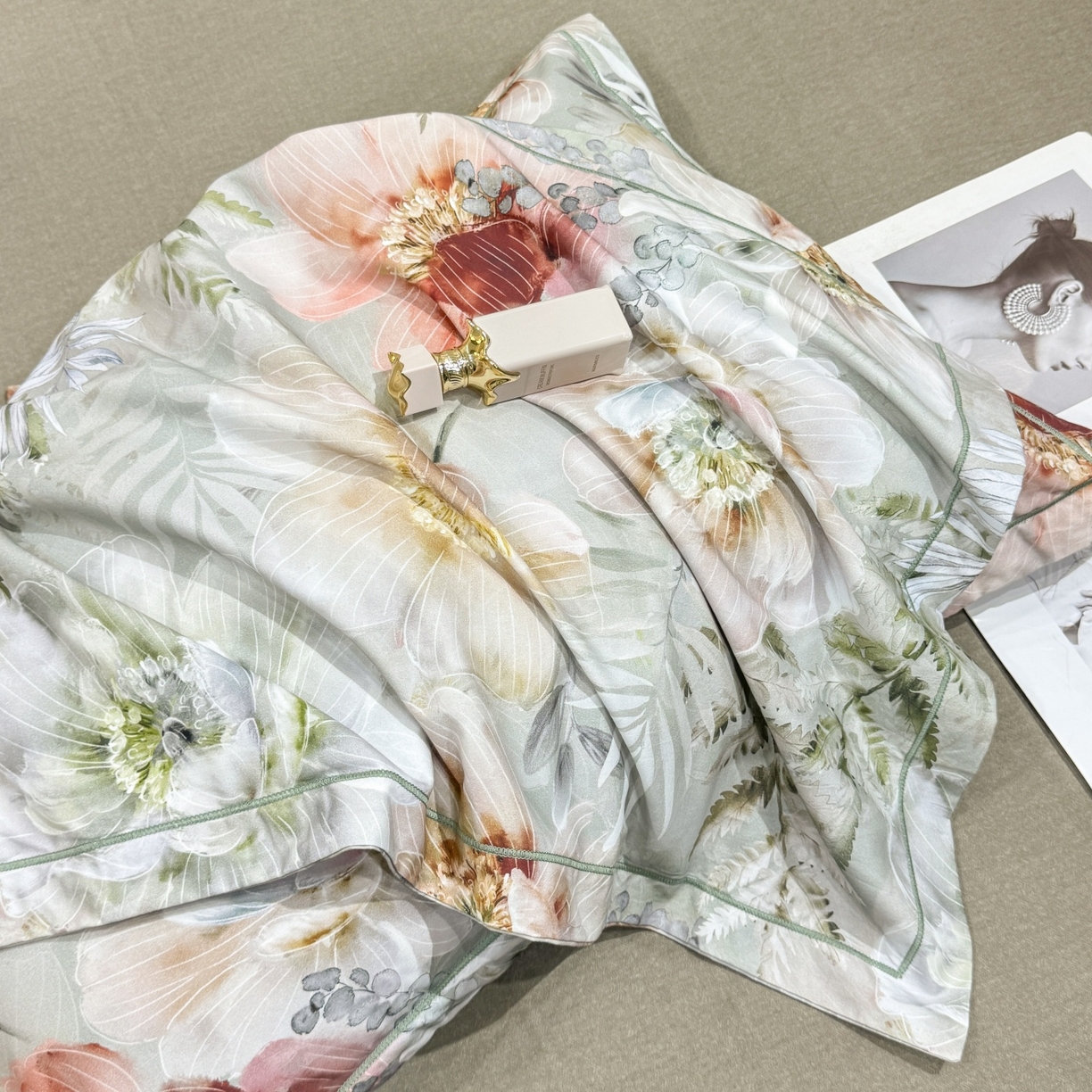 91家纺网 家纺一手货源 找家纺 红日子纺织品 2025新款A类全棉磨毛数码印花四件套 盛季细风