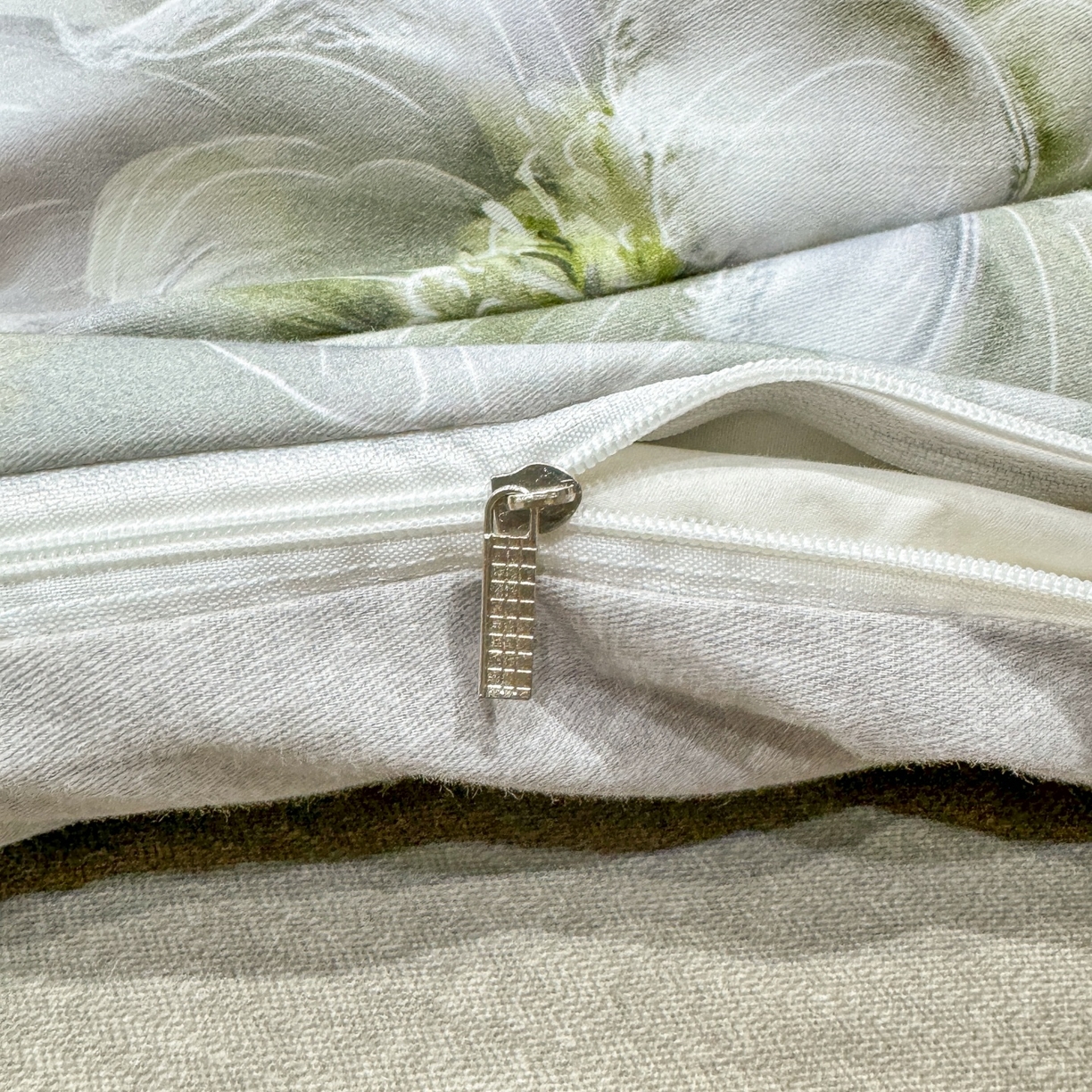 91家纺网 家纺一手货源 找家纺 红日子纺织品 2025新款A类全棉磨毛数码印花四件套 盛季细风