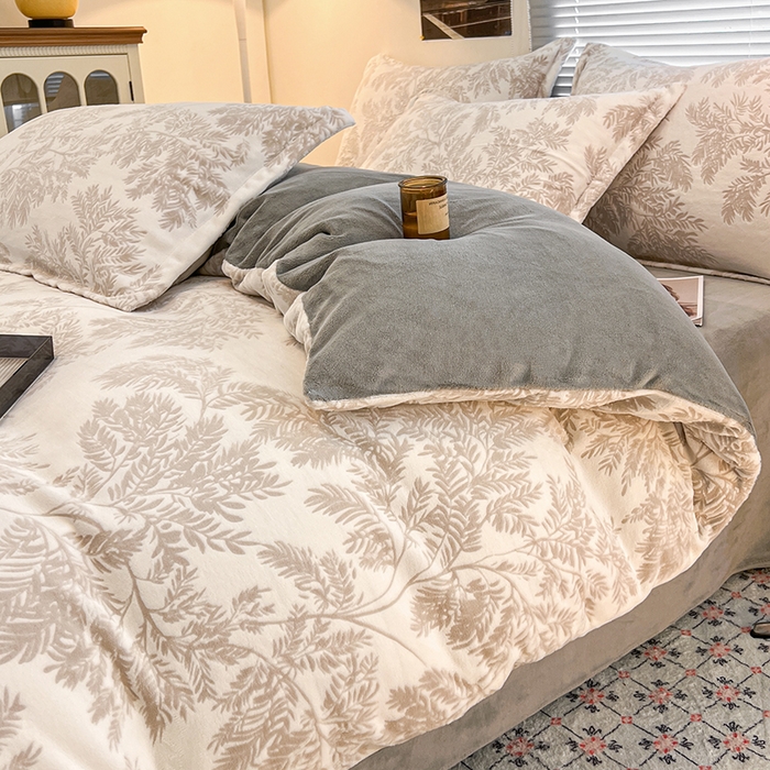 91家纺网 家纺一手货源 找家纺 倾慕家纺 2026新款舒适保暖立体浮雕绒系列四件套 乐枝米灰