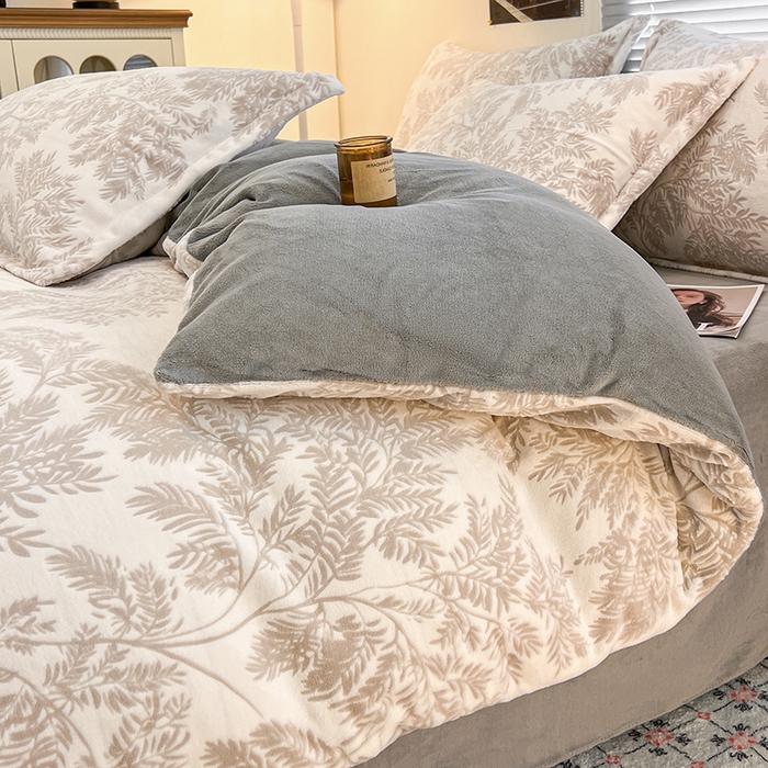 91家纺网 家纺一手货源 找家纺 倾慕家纺 2026新款舒适保暖立体浮雕绒系列四件套 乐枝米灰