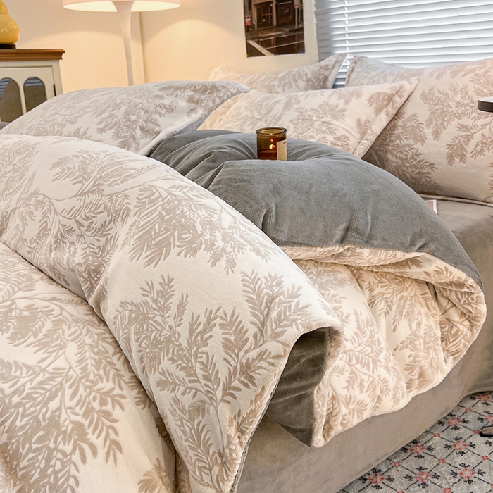 91家纺网 家纺一手货源 找家纺 倾慕家纺 2026新款舒适保暖立体浮雕绒系列四件套 乐枝米灰