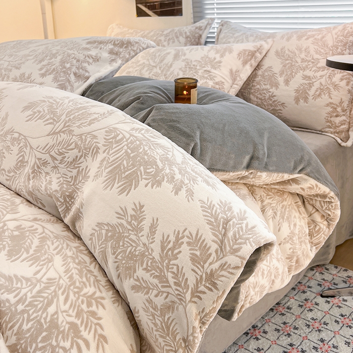 91家纺网 家纺一手货源 找家纺 倾慕家纺 2026新款舒适保暖立体浮雕绒系列四件套 乐枝米灰