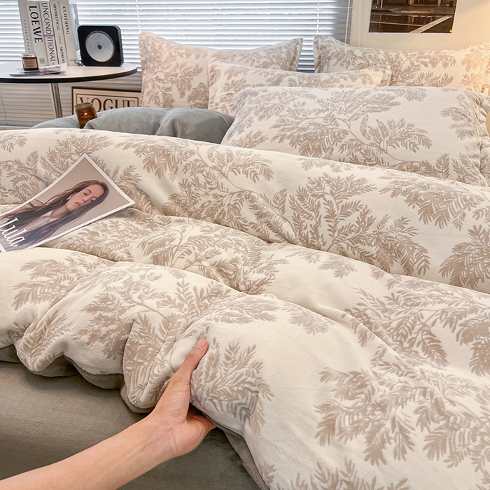 91家纺网 家纺一手货源 找家纺 倾慕家纺 2026新款舒适保暖立体浮雕绒系列四件套 乐枝米灰