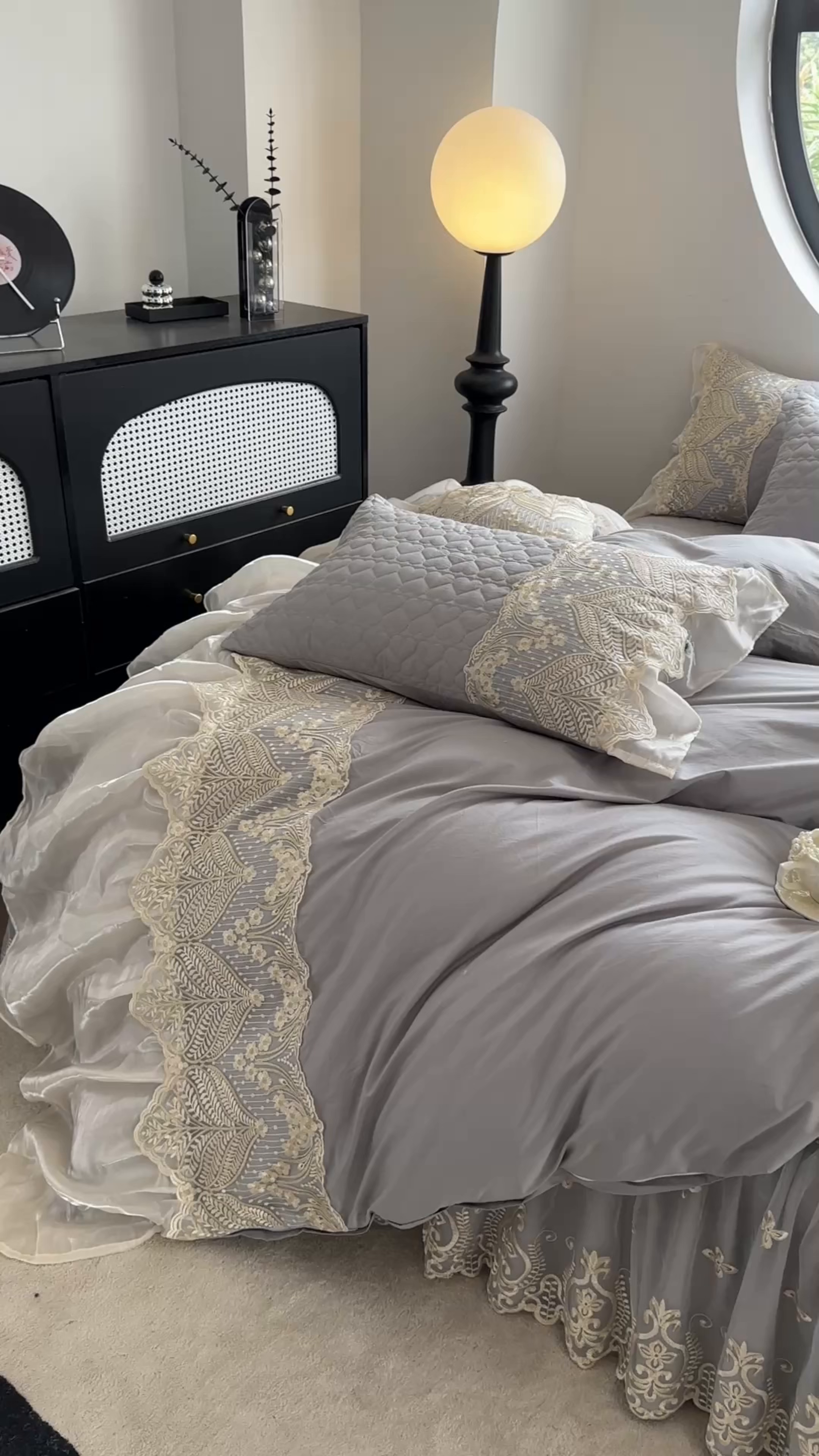 91家纺网 家纺一手货源 找家纺 罗艺轩 2025新款全棉纯棉蕾丝刺绣琉璃床裙四件套（1.5m控价288起、1.8m控价293起、1.8m加大控价303起、1.8*2.2m控价298起、1.8*2.2m加大控价308起、2.0m控价3