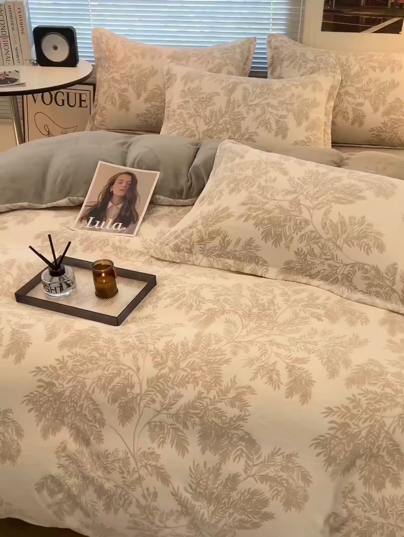 91家纺网 家纺一手货源 找家纺 倾慕家纺 2026新款舒适保暖立体浮雕绒系列四件套 乐枝米灰