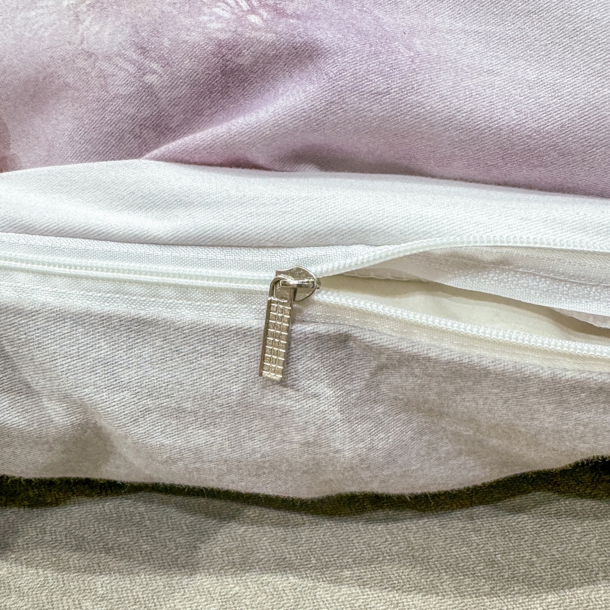 91家纺网 家纺一手货源 找家纺 红日子纺织品 2025新款A类全棉磨毛数码印花四件套 轻影树春