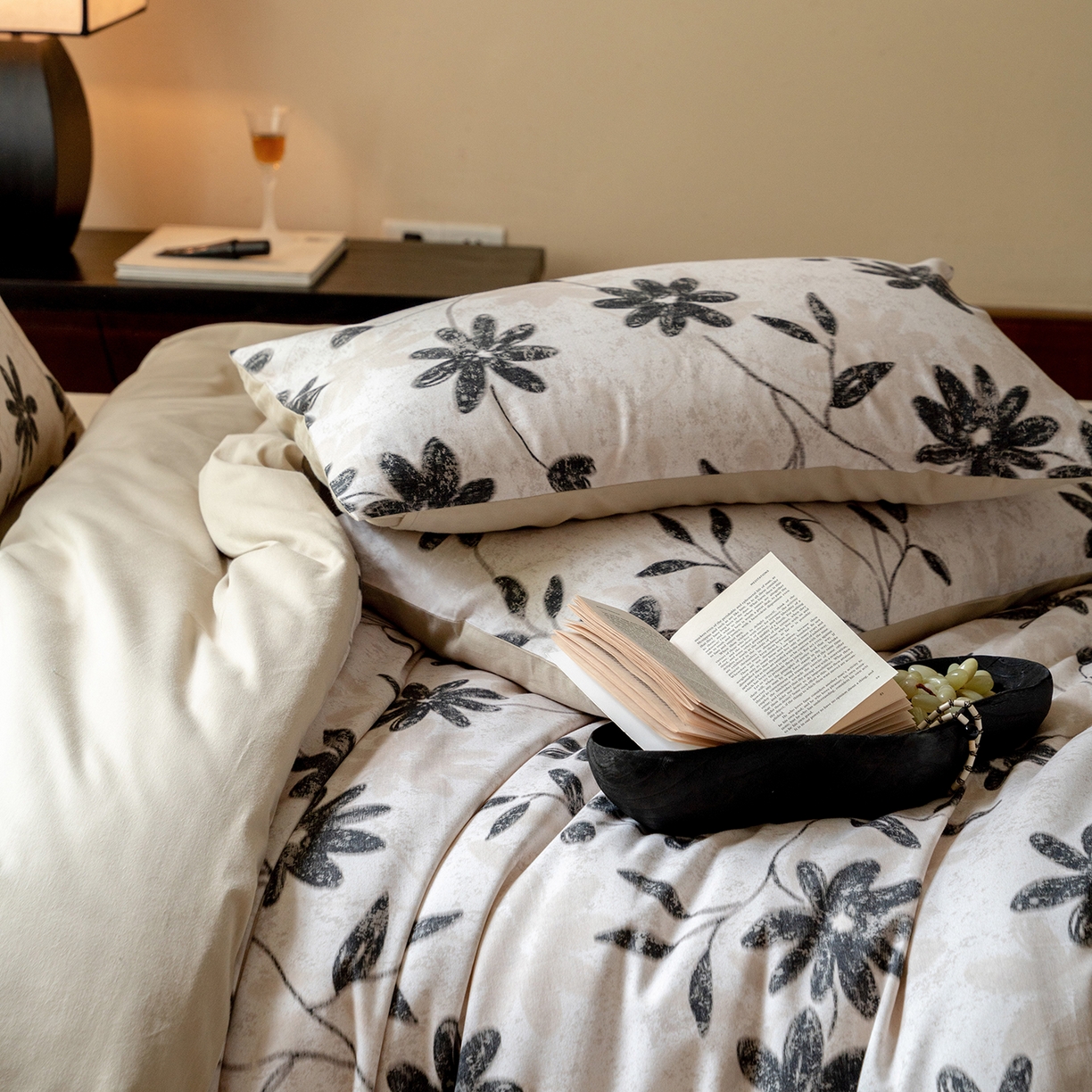 91家纺网 家纺一手货源 找家纺 禾时 2025新款全棉贡缎磨毛数码印花四件套 花解语-灰