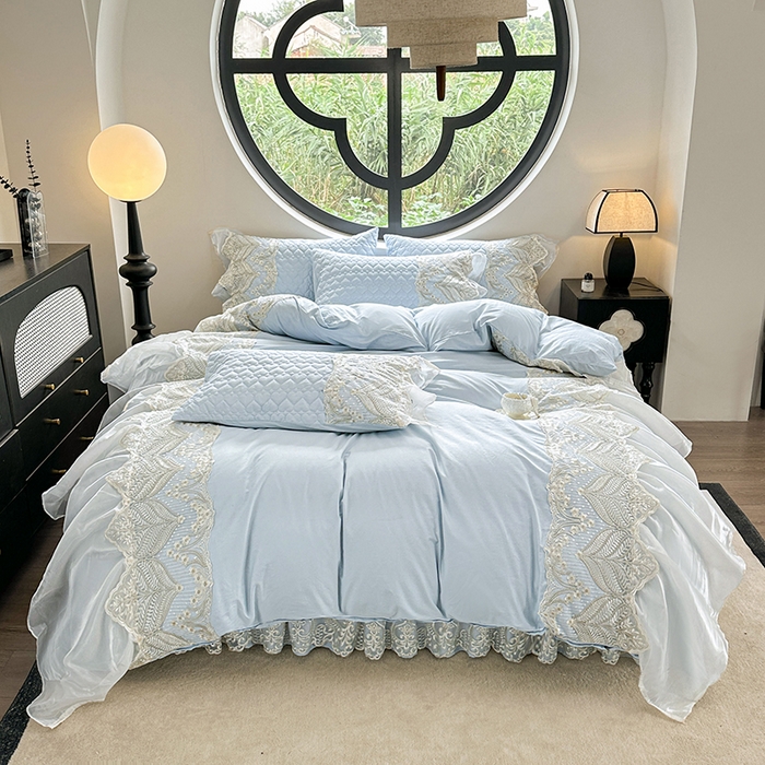 91家纺网 家纺一手货源 找家纺 罗艺轩 2025新款全棉纯棉蕾丝刺绣琉璃床裙四件套（1.5m控价288起、1.8m控价293起、1.8m加大控价303起、1.8*2.2m控价298起、1.8*2.2m加大控价308起、2.0m控价3