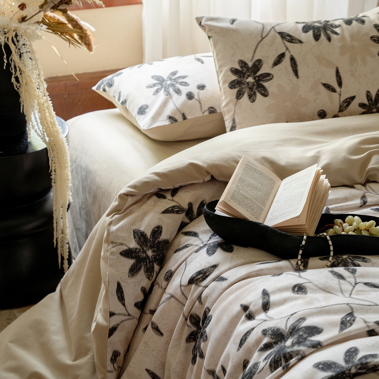 91家纺网 家纺一手货源 找家纺 禾时 2025新款全棉贡缎磨毛数码印花四件套 花解语-灰