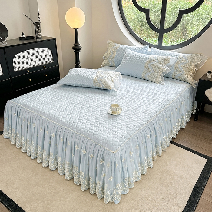 91家纺网 家纺一手货源 找家纺 罗艺轩 2025新款全棉纯棉蕾丝刺绣琉璃床裙四件套（1.5m控价288起、1.8m控价293起、1.8m加大控价303起、1.8*2.2m控价298起、1.8*2.2m加大控价308起、2.0m控价3