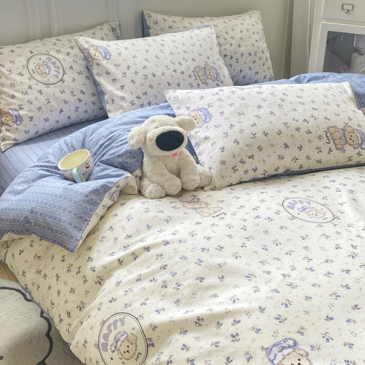 91家纺网 家纺一手货源 找家纺 红日子纺织品 2025新款A类全棉印花单被套 玲语小狗