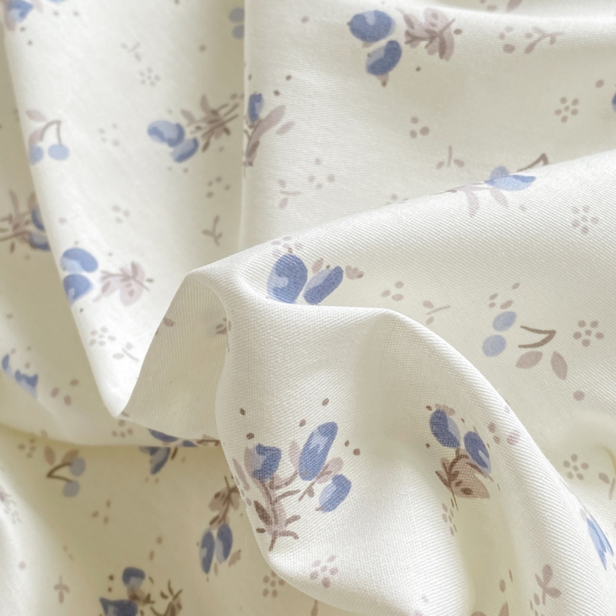 91家纺网 家纺一手货源 找家纺 红日子纺织品 2025新款A类全棉印花单被套 玲语小狗