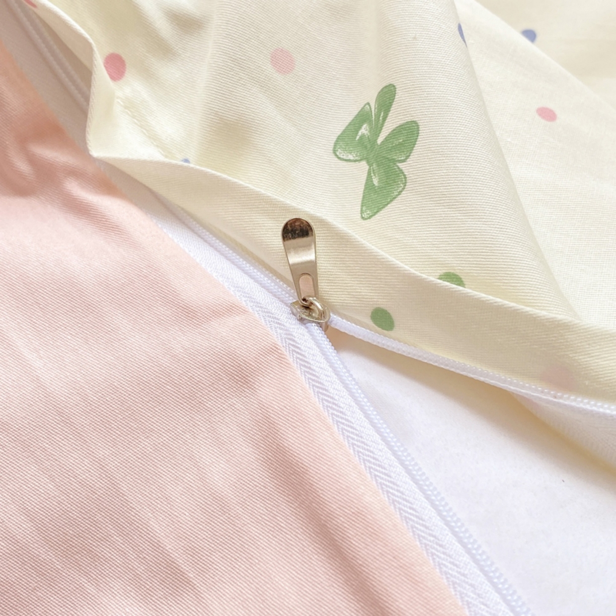 91家纺网 家纺一手货源 找家纺 红日子纺织品 2025新款A类全棉印花单被套 甜心情节