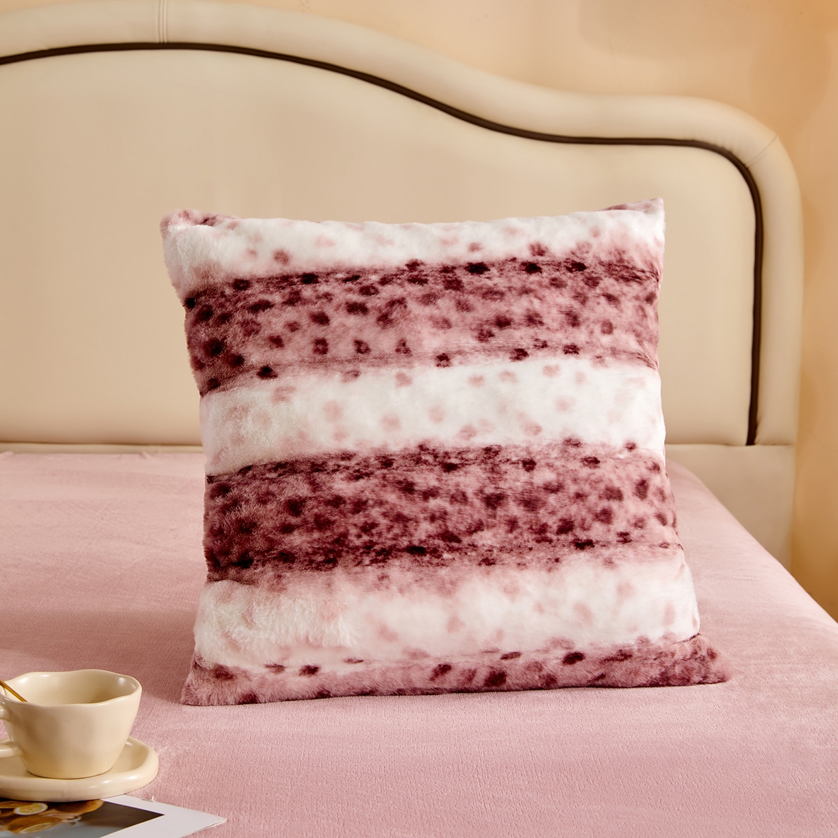 91家纺网 家纺一手货源 找家纺 （总）锦禾穗 2025新款丹麦貂米卡380克兔绒牛奶绒抱枕