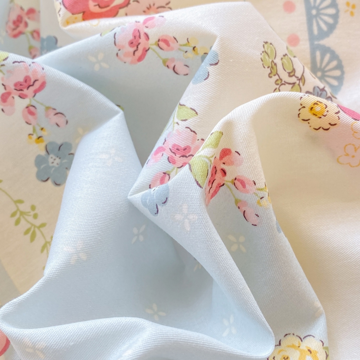 91家纺网 家纺一手货源 找家纺 红日子纺织品 2025新款A类全棉印花单被套 香颂萌兔